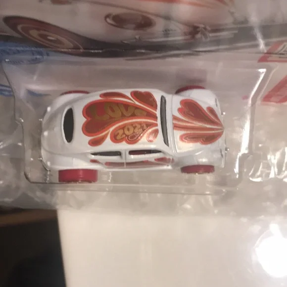 Hotwheels 1yr only 2021 holiday racers valentines 62 Volkswagenbug near mint - Picture 7 of 8